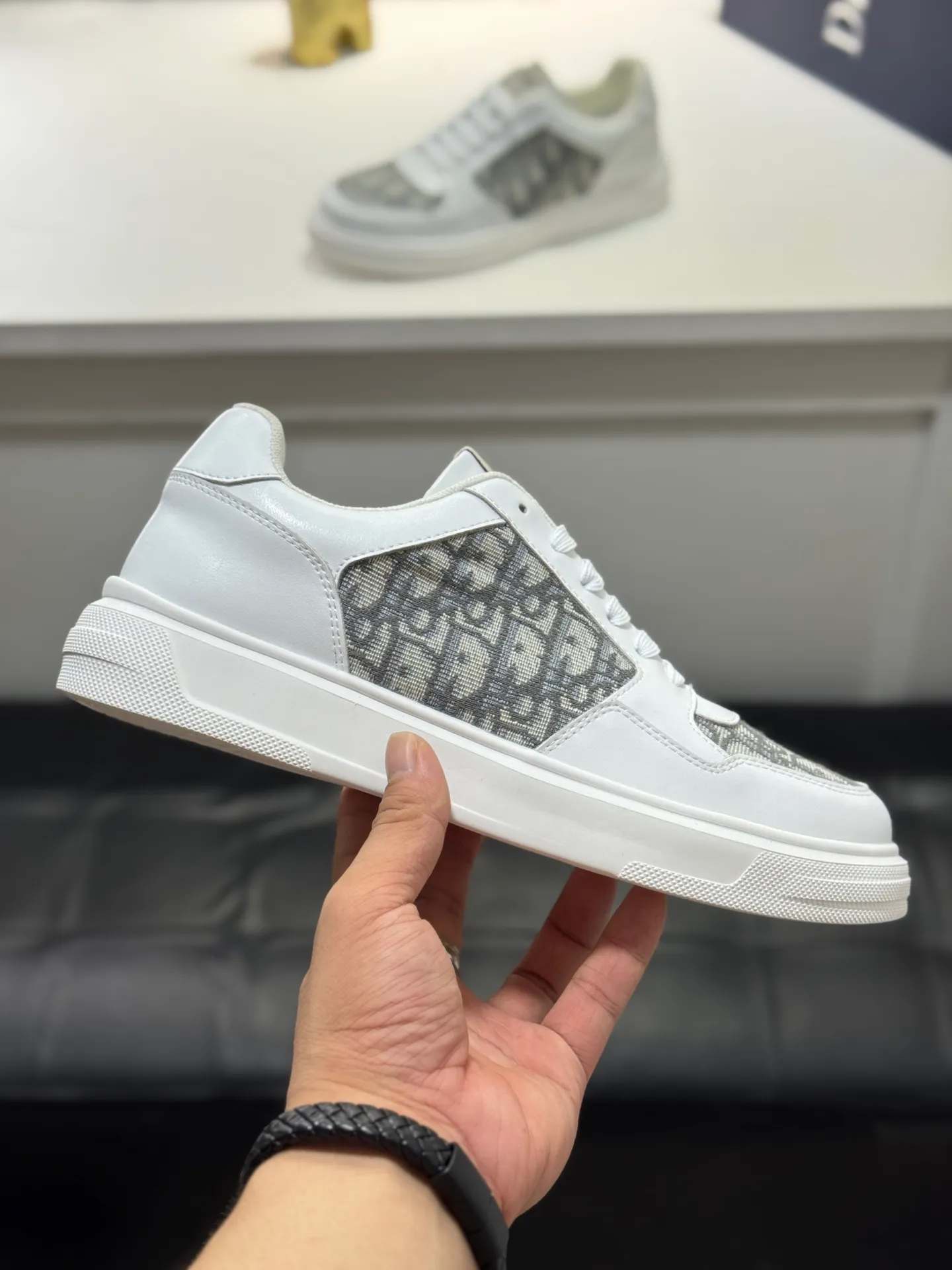 Men's men's shoes 💰400 [New model] 🌂🌂Dior (Dior) 🆕 Low-top casual shoes, carefully made of first-layer cowhide with canvas, comfortable and breathable ~ rubber soles, enhance style. Fashionable and versatile, it can complement any look. Featuring an exquisite design that is uniquely dynamic and modern, this shoe is part of Dior's legacy and embodies modern elegance. Size: 38-44 (45 customized